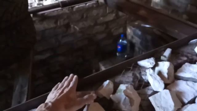 ВЫКЛАДЫВАЮ СМОТРОВУЮ ЯМУ И ЗАЛИВАЮ ПОЛ В ГАРАЖЕ