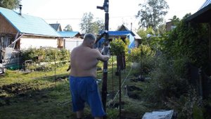 Вкручиваем сваи для строительства бани. Крутим сваи дрелью. Кемерово. Видео 2.