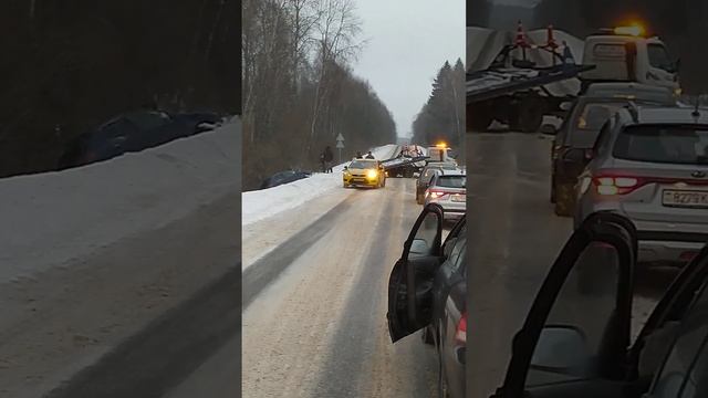 ДТП по пути на дачу скользкая дорога, опасная дрога