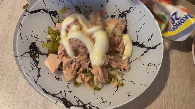 Готовим уличную еду #8 \ Сэндвич с Тунцом и Чеддером из Китая