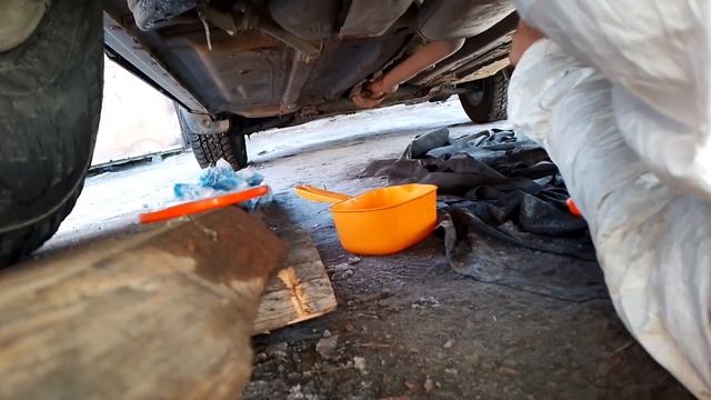 ремонт глушителя герметиком.
