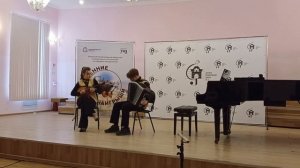 Е.Дербенко "Мечты", И.Тамарин "Полька-шутка". Исп. ансамбль "Дубль диез" (домра, баян)