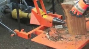 Дровокол на тракторе.