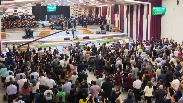 Medley de coros "Dios está aquí, qué precioso es" | Coro Menap