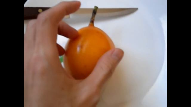 How to prepare and eat passion fruit Granadilla and a review tutorial смотреть онлайн