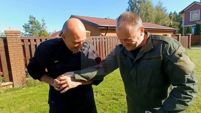 Вариант освобождения из захвата.
