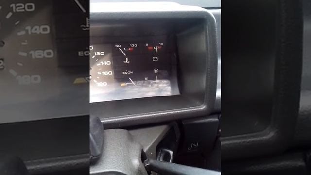 Штатная стрелка показывает уровень газа.mp4 смотреть онлайн