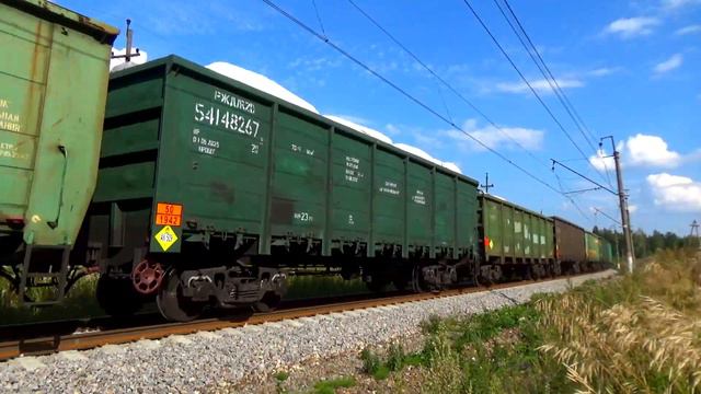 Именной тепловоз 2ТЭ25КМ-0333 "Михаил Кушнер" с грузовым поездом смотреть онлайн