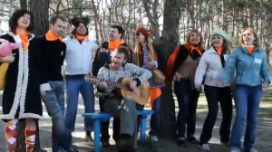 Дети хоронят коня