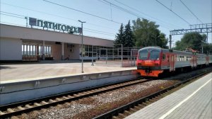 Как объявляют поезда на вокзале Пятигорска. (новый информатор)