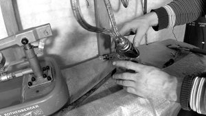 Опасность старых гибких подводок и агрессивной воды