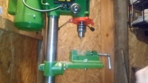Сверлильный станок Калибр СС-13/400А в работе