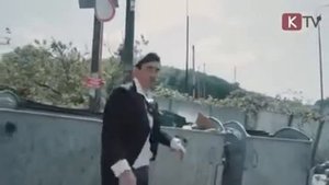 Серго выкидывает телевизор