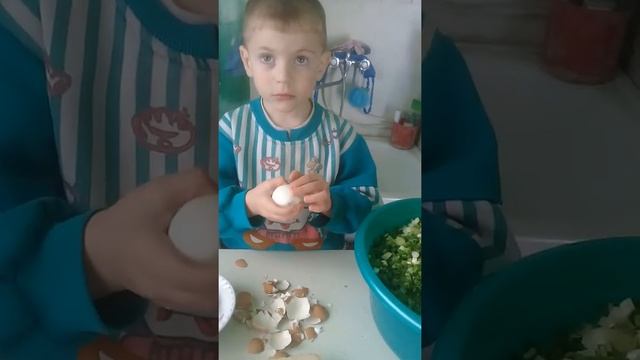 Продолжаем резать лук. смотреть онлайн