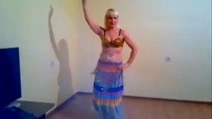 моя бабушка танцует  belly dance ходит на тренировки в спортклуб