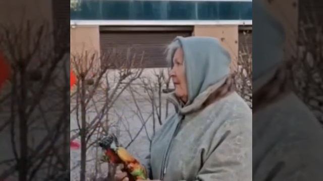 Проукраинский казах ходит по улицам и докапывается до граждан Казахстана