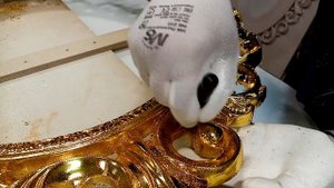 Золочение глянцевой поталью. Как клеить поталь.