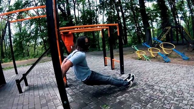 КАК СТАТЬ БОЛЬШИМ Качаясь На Турнике (Свой Вес) Накачай Бицепсы И Грудные Мышцы На Турнике И Брусья смотреть онлайн