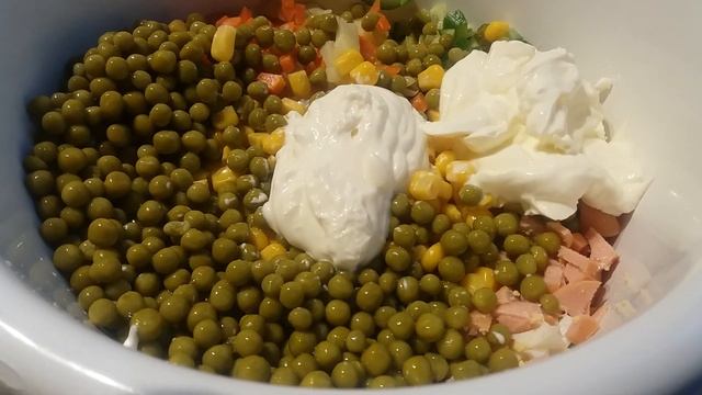 Оливье со свежим огурчиком. Модный рецепт.