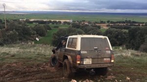 NISSAN - Patrol 160 SD33T 3.3TD 35" & Patrol A428T 2.8TD - MUD EXTREME 4X4 OFFROAD - Rescate, stuck