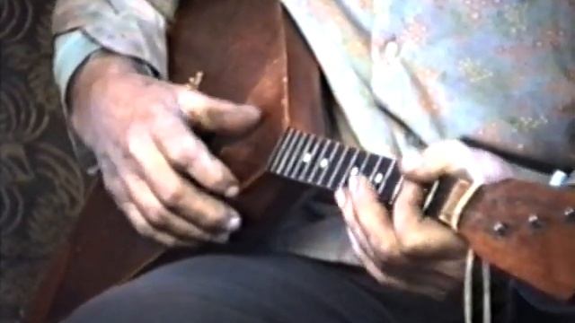 Третьяков (1918 г.р., с. Сухановка) - сухановская короткая с песнями (балалайка) смотреть онлайн