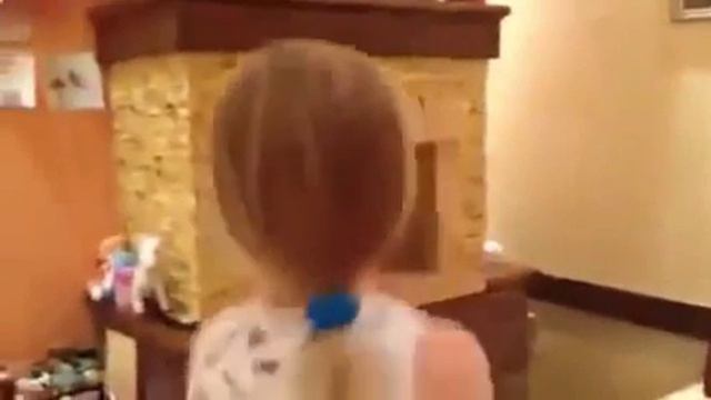 Смотреть всем папам! Новый способ сделать дочке хвостик Это нужно видеть! смотреть онлайн