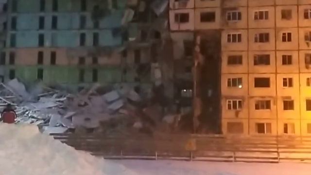 Обрушение девятиэтажки рядом с детьми в Норильске попало на видео