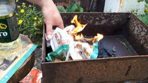 Как разжечь угли в мангале без розжига.