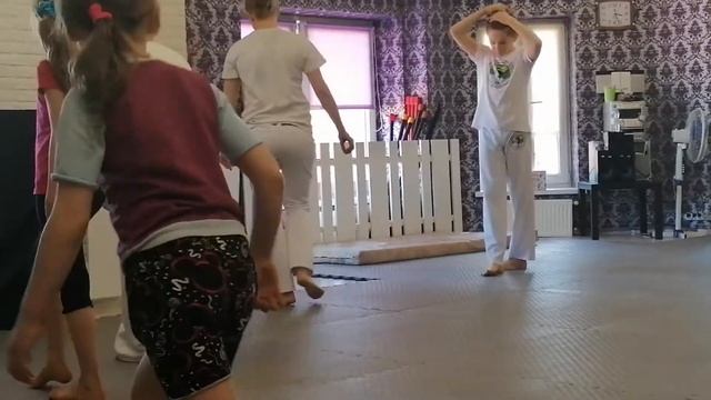 Тренировка по капоэйра, под руководством Арины Стекачевой (г. Москва) 1 мая 2021 года. г. Пушкино смотреть онлайн