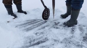 Современный способ установки сетей под лёд.