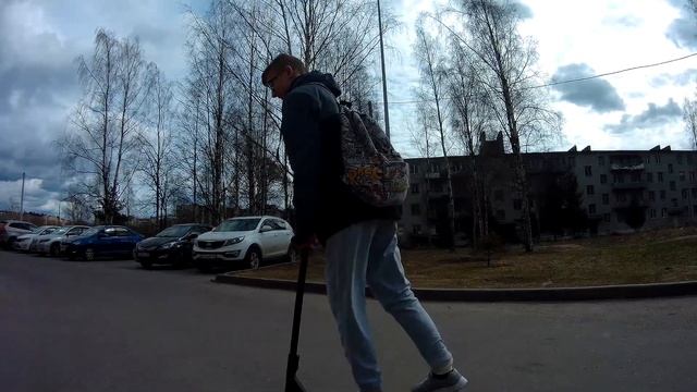 Парень сом сломанной ногой в гипсе сделал барспин смотреть онлайн