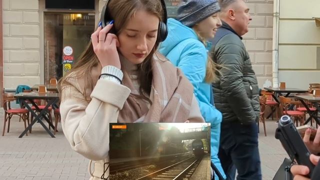 ? РУССКИЕ ДЕВУШКИ СЛУШАЮТ КОРАН смотреть онлайн