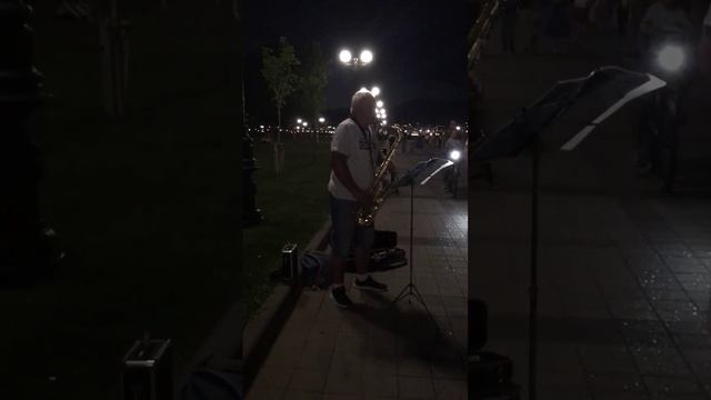 Saxophone Nostalgia Smoke gets in Your eyes.mp4 смотреть онлайн