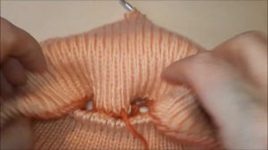 Вяжем красивый ВОРОТНИК спицами резинкой 1х1,  набор петель на дополнительную нить, реглан сверху.