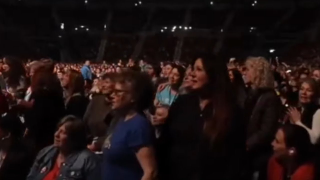 ЗРИТЕЛИ ПЕРЕПЕЛИ ДИМАША, ОН В ШОКЕ, БЕЗ КОММЕНТАРИЕВ...