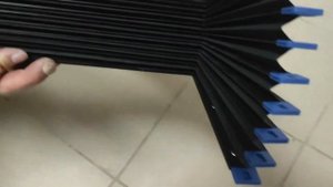 Гофрированная защита для станка с полиуретановыми упорами