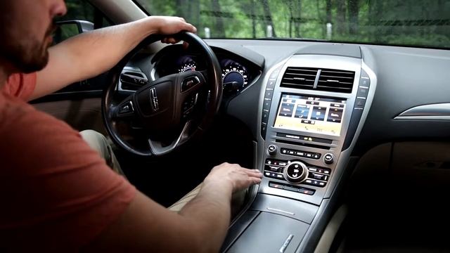 Lincoln MKZ Преміальний седан