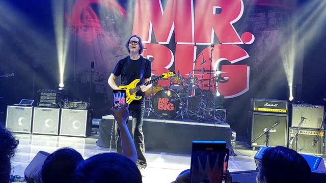Paul Gilbert guitar solo , Mr. Big live in Manila Aug 9, 2023 смотреть онлайн
