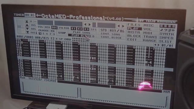 Octamed 4 on the Amiga with the Akai s1100 (album coming) смотреть онлайн