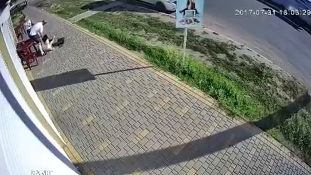 Вырубил Девушку с одного удара!