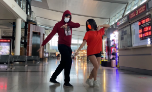 Чеченская Лезгинка В Аэропорту В Тбилиси 2023 Девушки Танцуют Ловзар Аида Я Сказал Привет ALISHKA