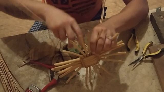 Круглая, плетеная корзина для грибов. 1 часть. Делаем круглое дно 5 на 5