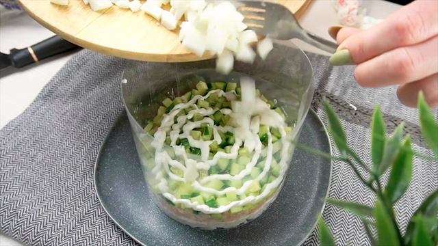 КРАСИВЫЙ САЛАТ на 8 МАРТА - Потрясающе вкусный Праздничный салат Который УДИВИТ ГОСТЕЙ!