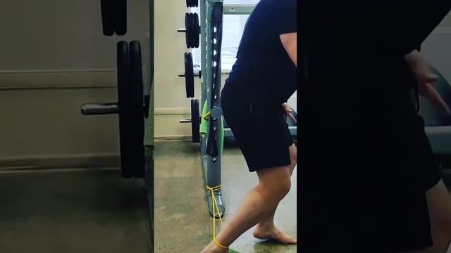 Работа идёт с стопой на нестабильной поверхности. Функциональная тренировка для мышщ ног смотреть онлайн