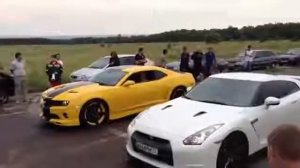 Nissan GTR vs chevrolet camaro.. Nissan против