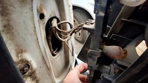 Замена ламп заднего хода Mercedes Vito