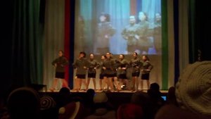 Солдатский танец исполняют девушки