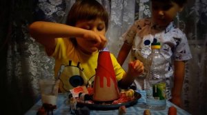 Извержение вулкана. Опыт с детьми.