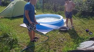 Прикол Как задницей  набрать воды в мелкий тазик