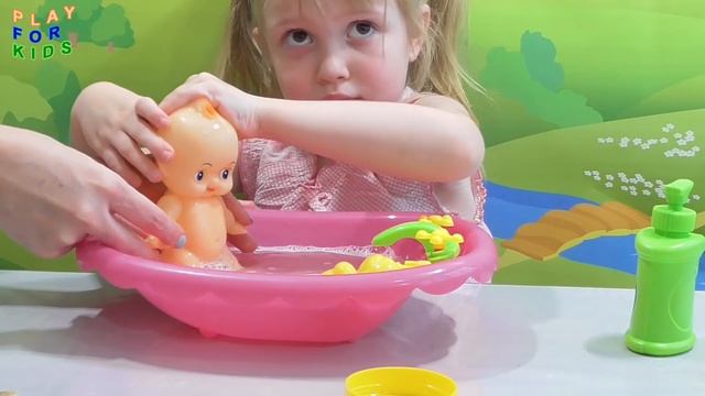 Вика учиться ухаживать за куклой пупсом смотреть онлайн